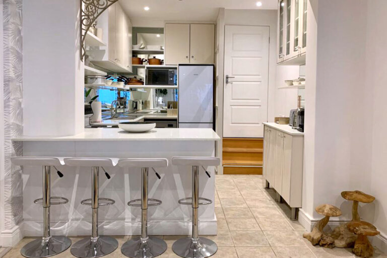 Boutique-Apartment-B-dining-2