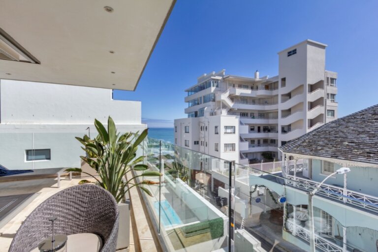 Bantry Bay Marvel: Exploring Sere Bay's Extravagant Accommodation