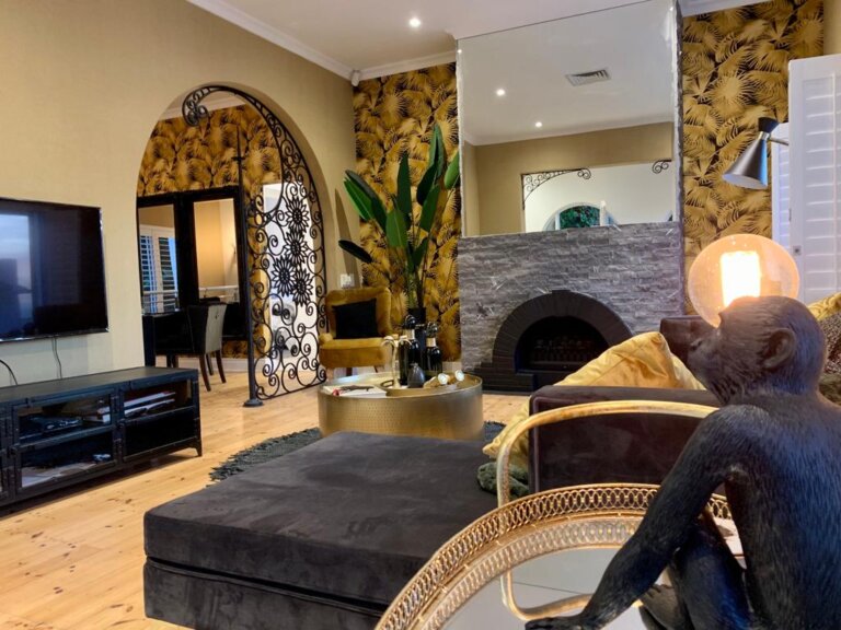 Clifton-Beach-House-Cottage-A_Lounge-4