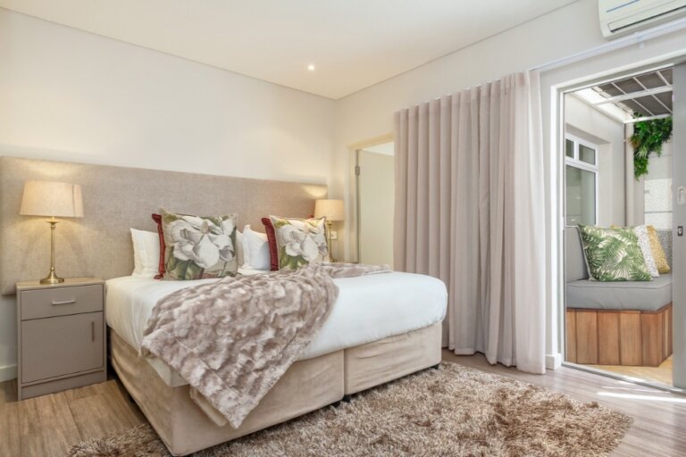 Spectacular Vistas & Refined Comfort: Sere Bay Villa's Essence