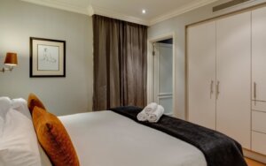 luxury-cape-town-apartment-705-Cape-Royale-Bed-2