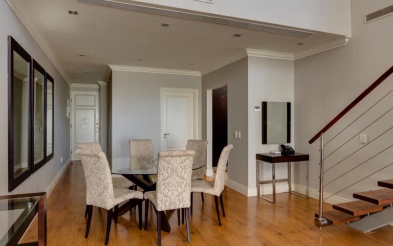 luxury-cape-town-apartment-705-Cape-Royale-Dining