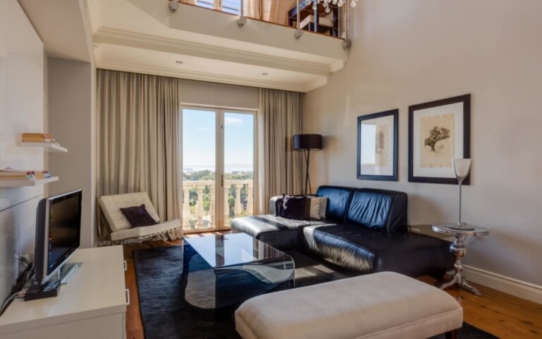 luxury-cape-town-apartment-705-Cape-Royale-Lounge