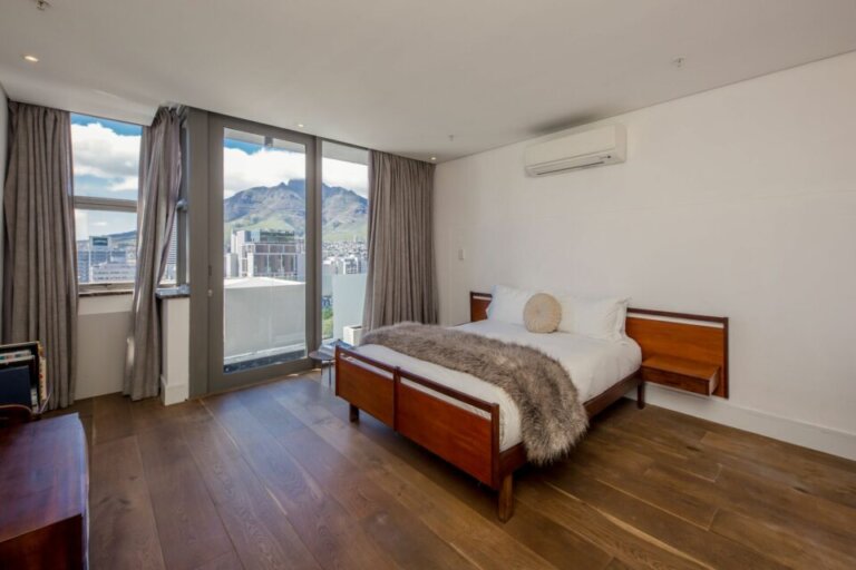 waterfront-lights-waterfront-lights-master-bedroom-304487238-960x640