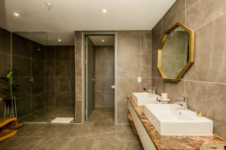 waterfront-lights-waterfront-lights-master-en-suite-304487242-960x640