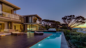 Luxury Villa in Camps Bay - exterior and pool