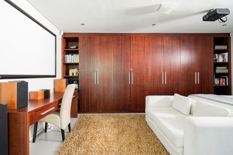 Magnetic Villa - cinema room with screen