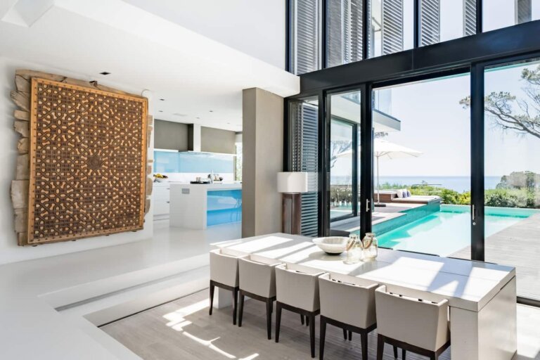 Magnetic Villa - dining area