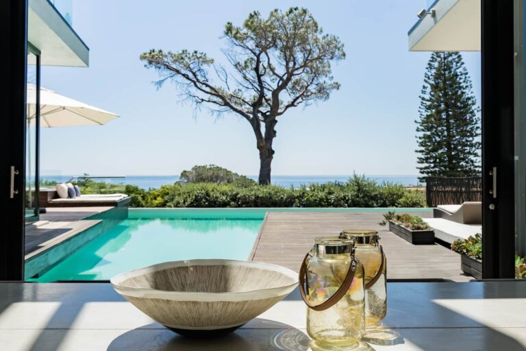 Magnetic Villa - pool and view