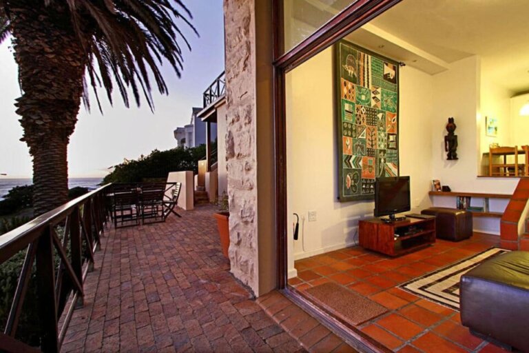 camps-bay-terrace-palm-suite-camps-bay-terrace-palm-suite-balcony-4976812-1-960x640
