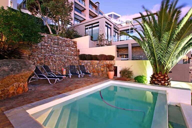 camps-bay-terrace-palm-suite-camps-bay-terrace-palm-suite-camps-bay-terrace-palm-suite-pool-sun-loungers-4976792-960x640