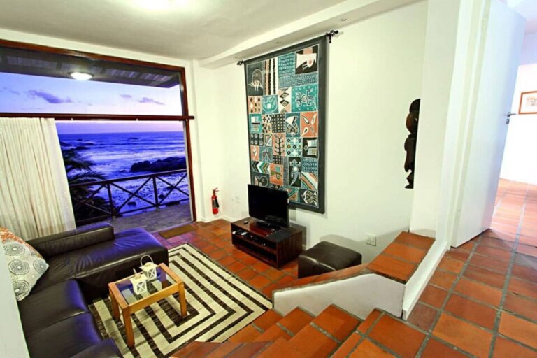 camps-bay-terrace-palm-suite-camps-bay-terrace-palm-suite-living-area-tv-4976786-960x640