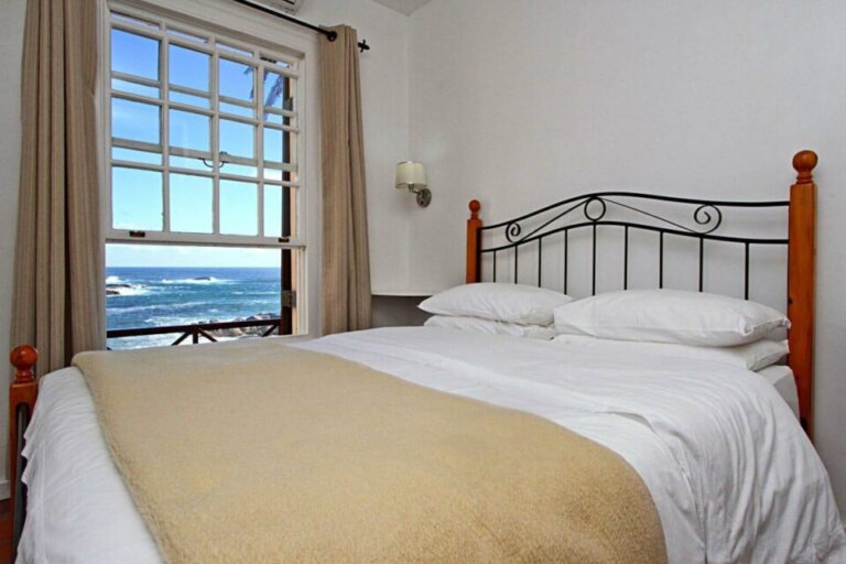 camps-bay-terrace-palm-suite-camps-bay-terrace-palm-suite-master-bedroom-4976824-960x640