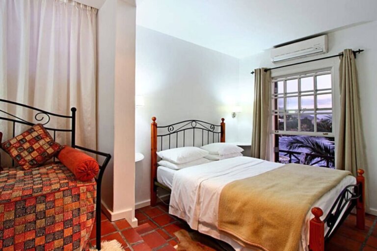 camps-bay-terrace-palm-suite-camps-bay-terrace-palm-suite-second-bedroom-4976804-960x640