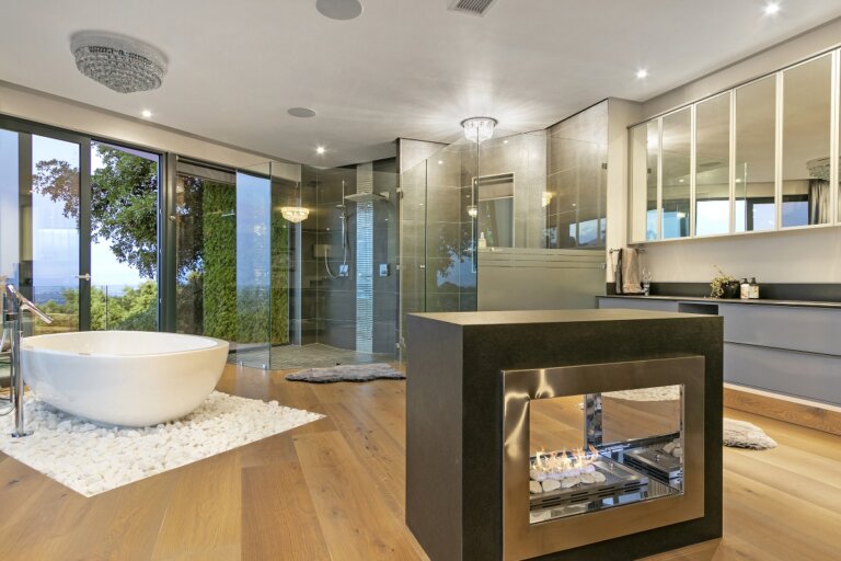 Constantia Mansion - Luxury Villa in Cape Town- bathroom