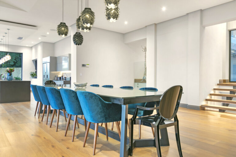 Constantia Mansion - Luxury Villa in Cape Town- dining area