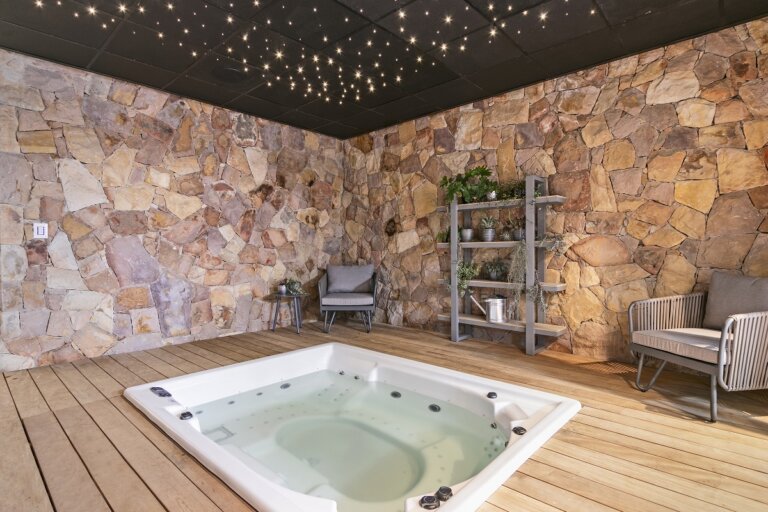 Constantia Mansion - Luxury Villa in Cape Town- jacuzzi