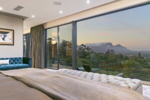 Constantia Mansion - Luxury Villa in Cape Town- views of table mountain