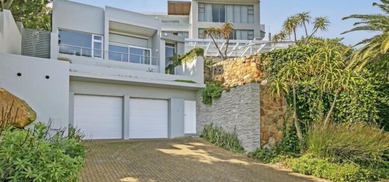 Camps Bay Luxury: Immersing in Sunset Bay's Stylish Accommodation