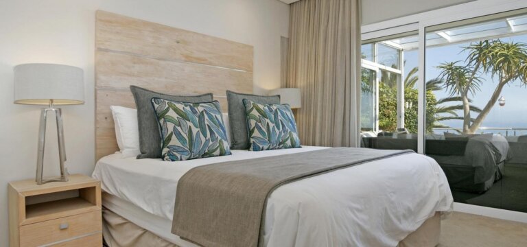 Elegance by the Ocean: Unveiling Sunset Bay's Splendid Retreat