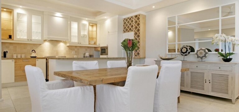 Awe-Inspiring Ocean Views: Sunset Bay Camps Bay's Spectacular Vistas