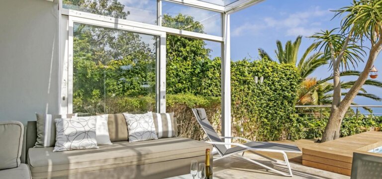 Luxury Living at Sunset Bay 3-Bedroom Holiday Rental in Camps Bay