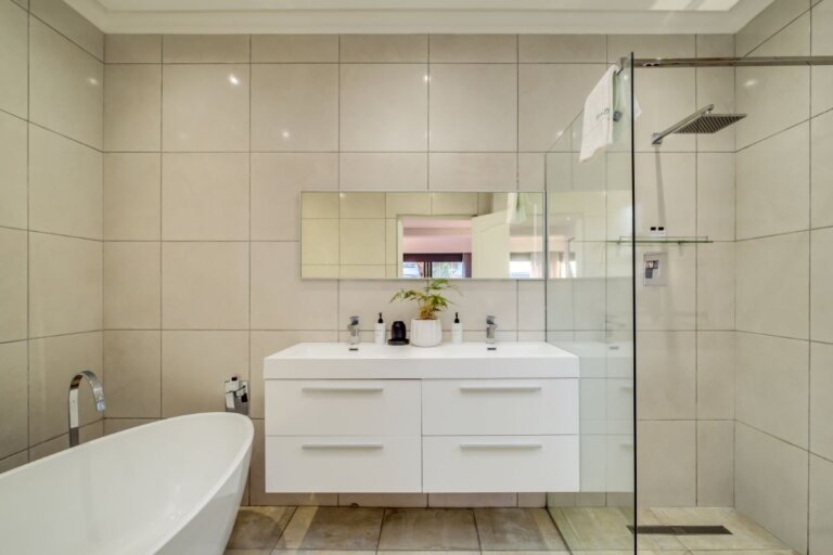 house-of-m-house-of-m-master-en-suite-2727525230