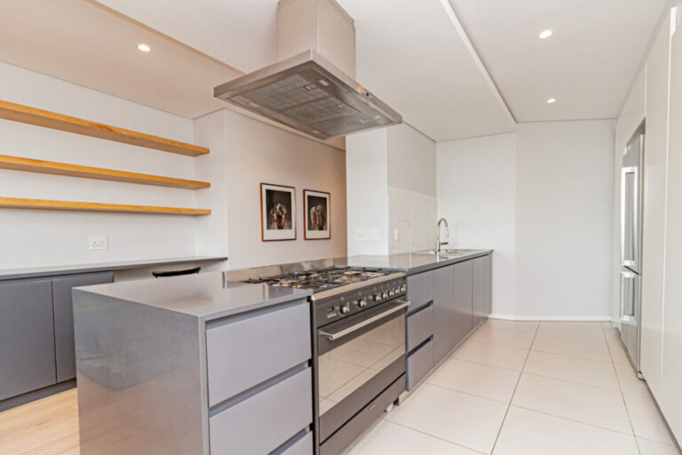 scholtz-penthouse-scholtz-penthouse-kitchen-1467554101-1-scaled-960x640