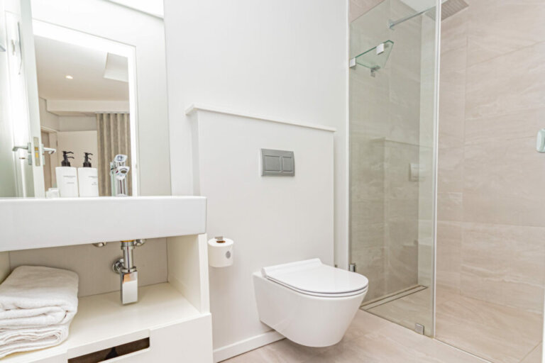 scholtz-penthouse-scholtz-penthouse-third-bathroom-1467602390-scaled-960x640
