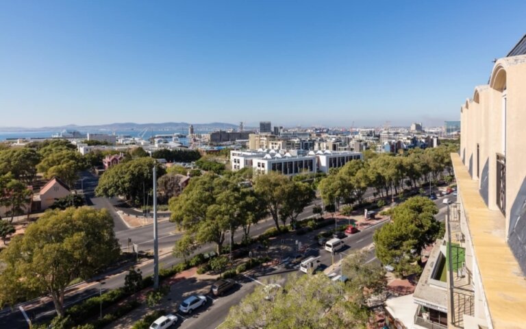 luxury-cape-town-apartment-705-Cape-Royale-View-960x600_c