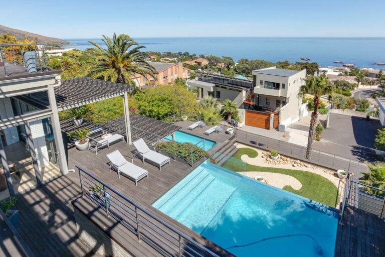 sea-rock-villa-19783837