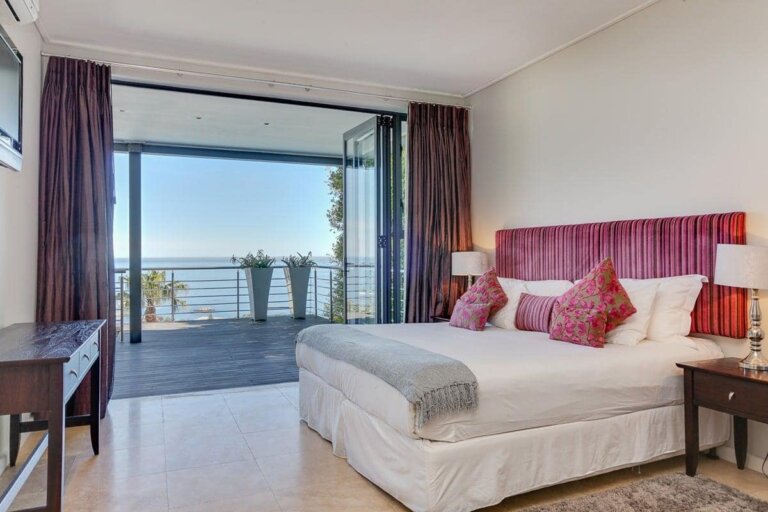 sea-rock-villa-19783838