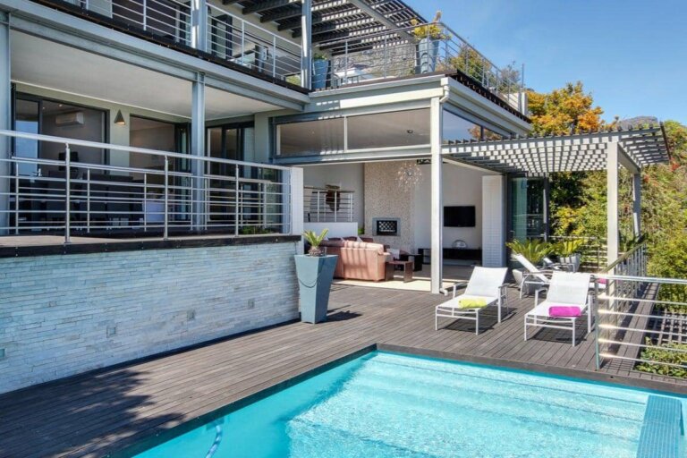 sea-rock-villa-19783848