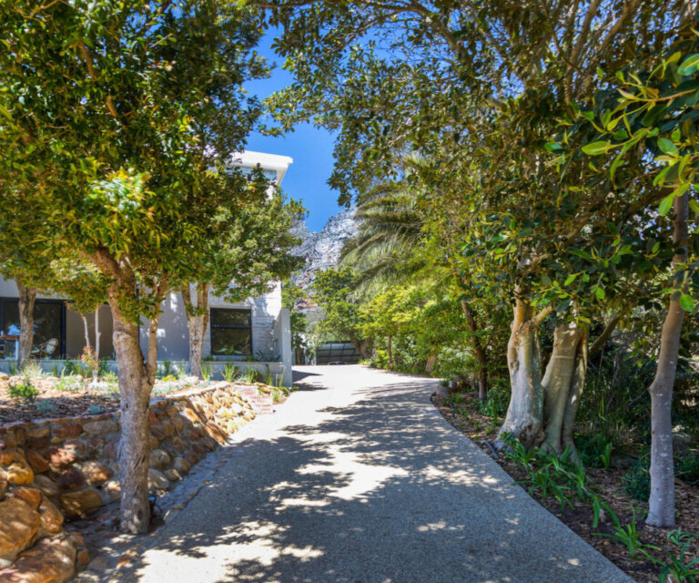 Camps-Bay-5-bedroom-villa_Cape-Luxury-1200x1000