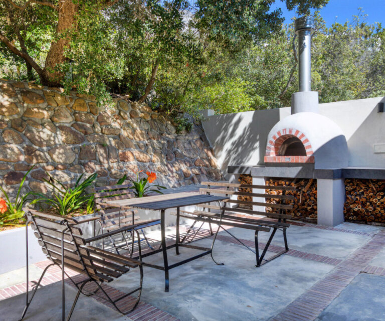 Camps-Bay-Villa-rental_child-friendly-1200x1000