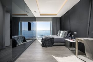 Penthouse In Mouille Point - 5 Star Accommodation 2n d bedroom
