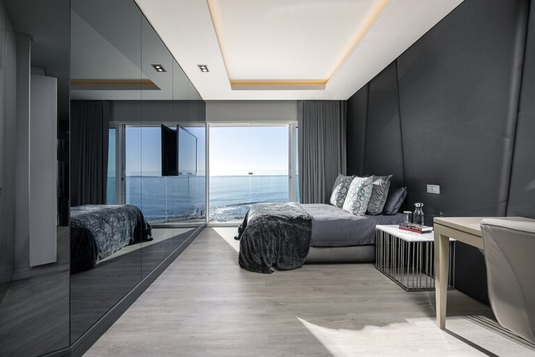 Penthouse In Mouille Point - 5 Star Accommodation 2n d bedroom