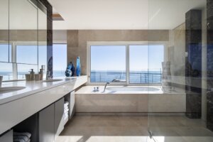 Penthouse In Mouille Point - 5 Star Accommodation- bathroom
