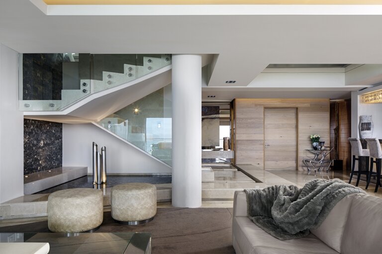 Penthouse In Mouille Point - 5 Star Accommodation- lounge