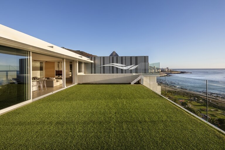 Penthouse In Mouille Point - 5 Star Accommodation roof