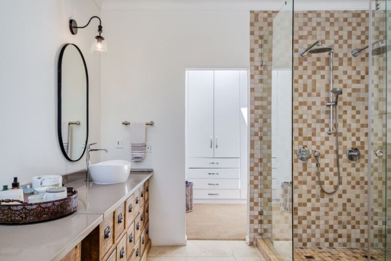 the-grange-the-grange-master-en-suite-with-shower-3682495568