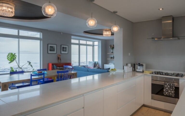 luxury-vacation-rental-holiday-apartment-cape-town-mouille-point-villa-marina-24-LIVING07-960x600_c