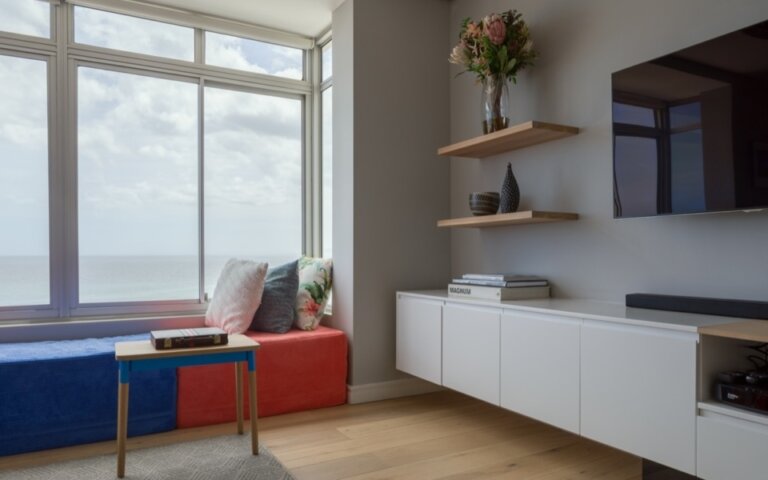 luxury-vacation-rental-holiday-apartment-cape-town-mouille-point-villa-marina-24-LIVING08-960x600_c
