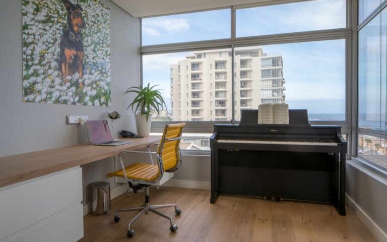 luxury-vacation-rental-holiday-apartment-cape-town-mouille-point-villa-marina-24-LIVING10-960x600_c