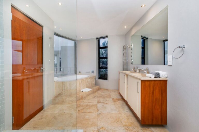 wescamp-villa-wescamp-villa-large-en-suite-254201535