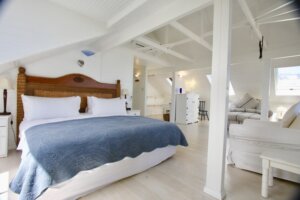 Bakoven Villa - Heus - loft bedroom