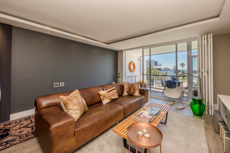 25 Dover, Waterclub, Mouille Point-001