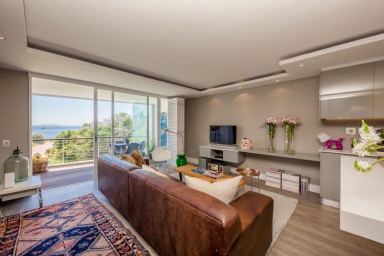 25 Dover, Waterclub, Mouille Point-003