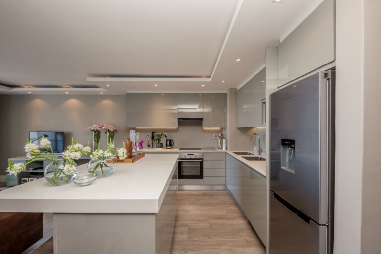 25 Dover, Waterclub, Mouille Point-005