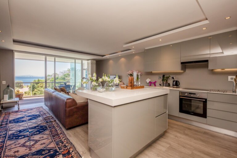 25 Dover, Waterclub, Mouille Point-006